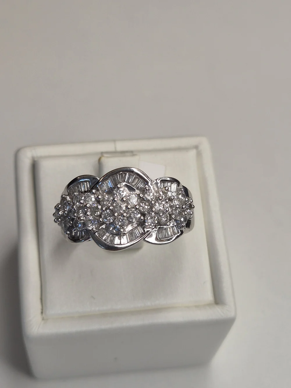 14kwg 1.5ct TW Natural Diamond Size 9 Ring with $5100 GIA GG Appraisal. 6.2g